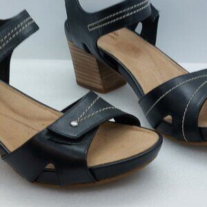 Clarks Open Toe Black Sandals Ankle Strap Women's Shoes Size 6